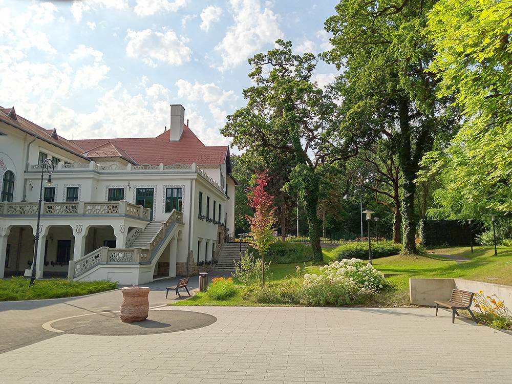 Tulipános Rendezvényház kert